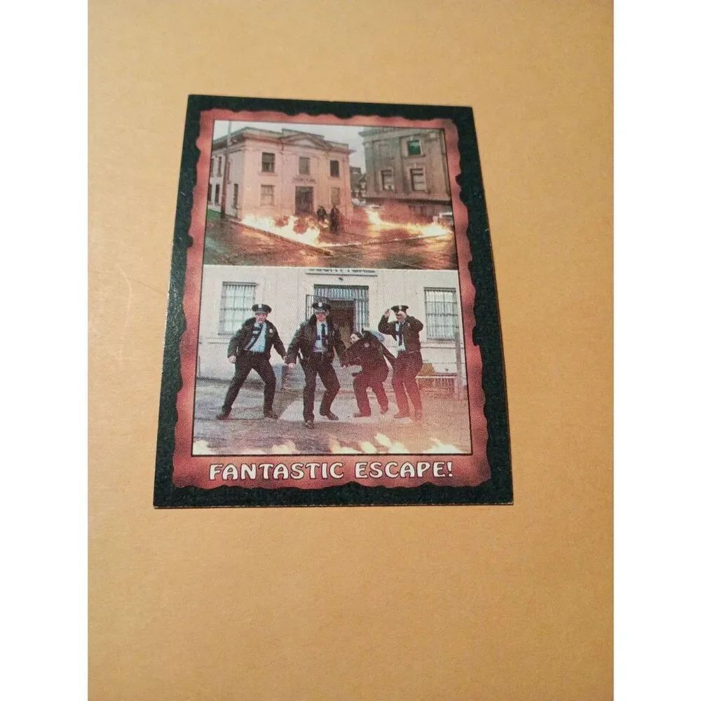 Vintage 1985 Warner Bros Topps Gum Goonies Trading Card #10 Fantastic Escape